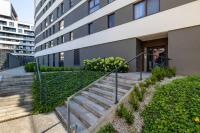 Stylish Apartment with Parking & Workspace Close to the City Centre by Noclegi Renters - B&B Cracovia