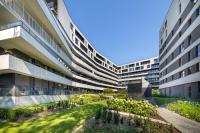 Stylish Apartment with Parking & Workspace Close to the City Centre by Noclegi Renters - B&B Cracovia