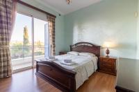 Villa Rafaela - Luxury 4BR Retreat near the Baths of Aphrodite - Chambres d'hôtes Pólis