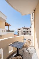 Apartamento con vistas y balcón