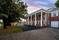 Historic Mansion-King Suite-The Royal Crown - B&B Fort Smith