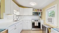 Walk to the Beach From This East End Retreat - B&B Provincetown