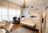Historic Mansion-King Suite-The Blue Jay - B&B Fort Smith