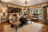King suite-Sitting area-Backyard views-The Blooming Garden - B&B Fort Smith