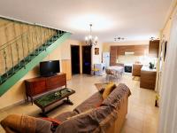 Marathon Coast Home - 2BR - Private Yard by ΜΡS - Chambres d'hôtes Panayía Mesosporítissa