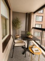 Nordic Nest- Modern Studio w Balcony Near Metro - B&B Helsinki
