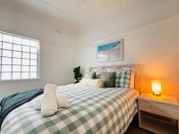 Wollongong 3-Bedroom Beach Cottage - Loft Area, AC, Free Local Shuttle - B&B Wollongong