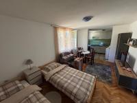 Chambre Lits Jumeaux avec Salle de Bains Commune