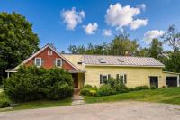 1820 House - VT Charm + Modern Comforts + Hot Tub - B&B Stowe