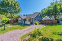 10 min Walk to Downtown • Vintage Bungalow • Patio - B&B McKinney