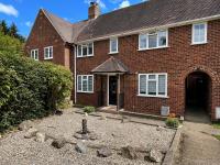 Perfect Booking 3 Bed Home with Garden & Sunroom - B&B Sunningdale