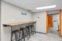 Walk to UT stadium and Downtown, Pool, Free Parking - Ferienwohnung Knoxville