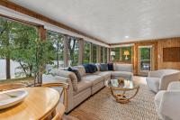 Rice Lake Lodge and Cabin with Dock Fire Pit Views - Chambres d'hôtes Brainerd