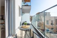Lian 9 - Deluxe Studio Apartment w Kitchen & Parking, BRAND NEW - Lungomare 3 min - Chambres d'hôtes Vlora