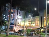 Barra - Espaçoso Apt frente Shopping Barra - 100 m2, 2 quartos, varanda, sala, banheiro e cozinha completa, 2 camas casal, 1 cama de solteiro, 1 sofá cama - B&B Salvador