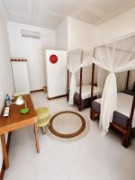 the village rua beach homestay - Bed and Breakfast Rowa
