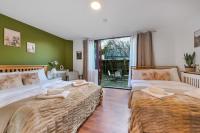 Entire House with Garden - 3 Min Walk to Camden Underground, Near Camden Market - Chambres d'hôtes Londres