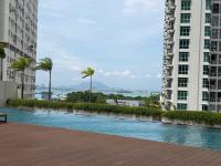 Azure Jelutong Strait Garden with Pool 2BR - Chambres d'hôtes Jelutong