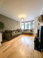 Charming South Belfast home with driveway and patio - B&B Belfast