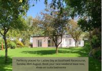 Crossing Cottage Sleeps 6 Parking, Family & Contractors Newark - Chambres d'hôtes Staythorpe