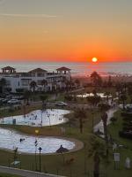 Beachfront Apartment in Assilah, Private Solarium, 4 Pools, Secure Residence, WiFi, Parking - Ferienwohnung Asilah