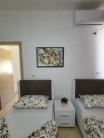 Peaceful Escape Apartment 2 - Bed and Breakfast Sarandë