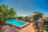Antique Villa Lucia by Feeling Italy in Town Center with Pool Sea Views and Daily Housekeeping - Chambres d'hôtes Massa Lubrense