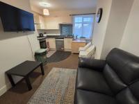 Newly Renovated 2 Bed Flat - Free Parking - B&B Oadby