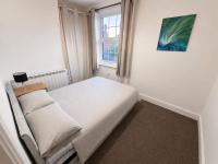 Newly Renovated 2 Bed Flat - Free Parking - B&B Oadby