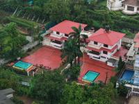 Gen-Z Villa with Hill View from Balcony & Spacious Pool Area & AC - Chambres d'hôtes Lonavla