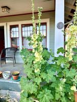 Bungalow with Fenced Yard Near Ferry and National Park - B&B Port Angeles