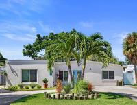 Single Family Home One Level Walk to the Beach! - Bed and Breakfast St. Pete Beach