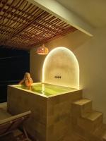 Villa Rosa Dreams 1 "New private villa Ulluwatu" - Bed and Breakfast Ungasan