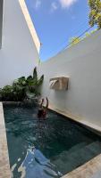 Villa Rosa Dreams 1 "New private villa Ulluwatu" - Bed and Breakfast Ungasan