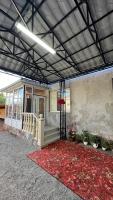 Rinat Guest House - Bed and Breakfast Kyzyl-Suu