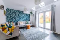 Huge 4BR 2BT Home - Pool Table - Etihad - COOP - Bed and Breakfast Manchester