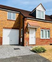 Modern Langold Home, 3-Bed, Sleeps 6, Parking - B&B Firbeck