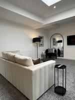 Ferraro - Free Parking - Free Wifi - Sleeps 6 - B&B Coventry