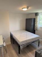 Private studio with a private bathroom and kitchenette - Ferienwohnung Edmonton