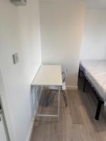 Private studio with a private bathroom and kitchenette - Ferienwohnung Edmonton