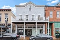 Historic Main St 2BR | Steps to Shops - B&B Saint Charles