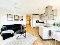 Modern Maidstone Apartment - Central Location, Free Parking, Balcony - Perfect Long Stay - Bed and Breakfast Maidstone