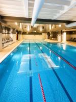 Modern Maidstone Apartment - Central Location, Free Parking, Balcony - Perfect Long Stay - Bed and Breakfast Maidstone