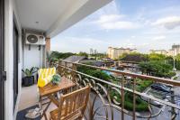 Chellewood Terrace 2BR Suite, Balcony & Pool View - B&B Cebu City