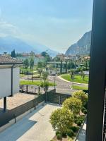 Emma's Riva-Dream enjoy - im Herzen von Riva del Garda mit Terrasse, WLAN, Garage und 3 Citybikes - Ferienwohnung Riva del Garda