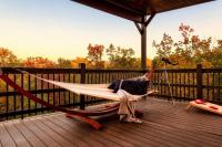 Open Skydeck with Spectacular View and Hot Tub - B&B Sevierville