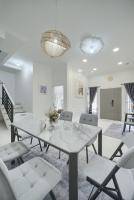 Villa Sore Teduh Luxury 3BR Near Ambarukmo Plaza and Coffee Shops - B&B Demangan