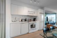 Spacious Retreat Luxe 3BR Condo with City Views - B&B Toronto