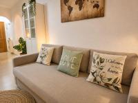 Sunny ground floor apartment with a large terrace and direct access to the pool - Bed and Breakfast Torrelamata