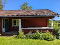 Cozy cottage with lake view - B&B Leksand